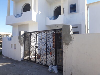 A v une jolie maison à 4km de yassmine hammamet 160md oo