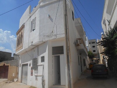 une maisonsur 2 niveaux a v à Hammamet nord