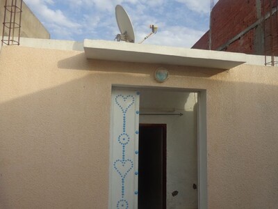 a v une maison à proximité de berreket essehel