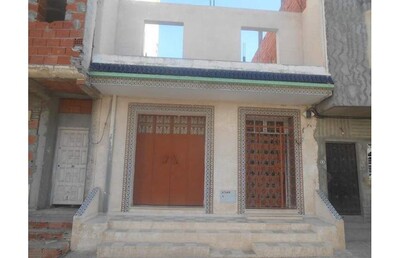 a vendre une maison rdc avec étage inachevé et garage de 170m²