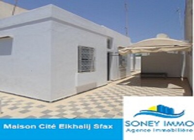 Maison à la cité el khalij route sidi mansour km