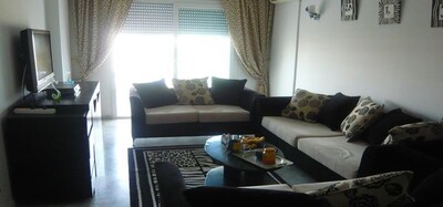 bel appartement bien meublé pied dans l'eau