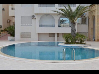 un appartement dans une résidence avec piscine à Hammamet