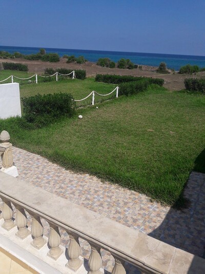 bella villa au bord de la mer a la plage kerkouane