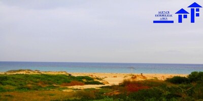 Terrain a sidi mahrsi pied dans l’eau