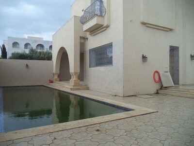 villa s+4 avec piscine à coté Hotel Hammamet Garden