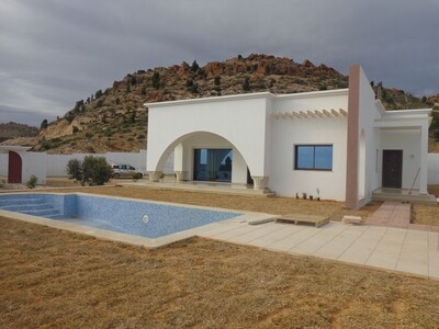 very beautiful villa with pool on 1100 m² y