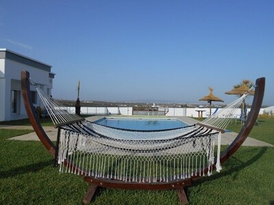 villa avec piscine sur 3000m² y