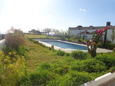 agréable villa style moderne avec piscine y