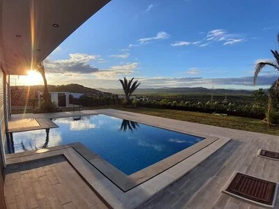 a vendre magnifique villa avec piscine y