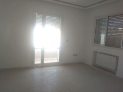 un étage de villa jamais habité avec entrée indépendante