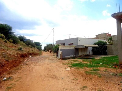A vendre bonne occasion d’un lot de terrain à Barraket Sahel 83