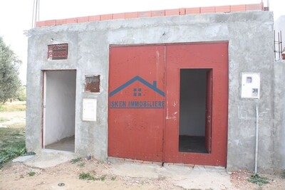 A vendre une petite maison avec garage
