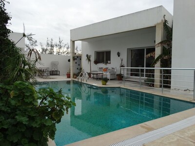 Villa SYLVIE avec piscine à birbouregba