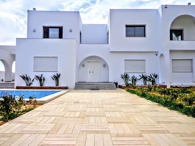Spacieuse Villa avec piscine El Monchar