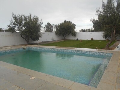 une charmante villa avec piscine à louer ch