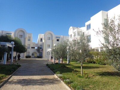 av un appartement avec beau jardin ch