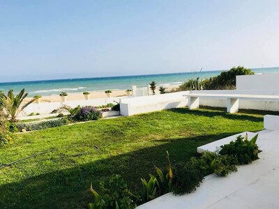 Feet in the sidi mahresi nabeul water Villa