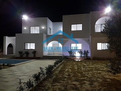 AV SUPERBE VILLA A HAMMAMET MENCHAR