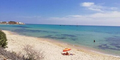 un beau appartement pied dans l'eau a hammamet