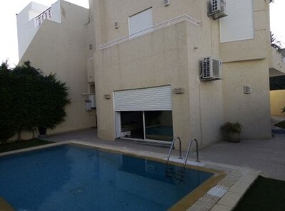 A louer villa s+4 à mrezga hammamet nord