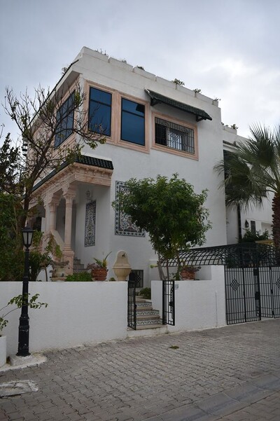 villa sur 3 niveaux dans la zone touristique hammamet