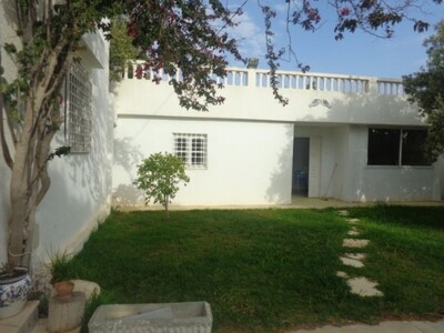 belle villa spacieuse avec jardin à Hammamet y