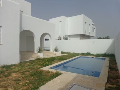 villa haut standing avec piscine à 5m de yassmine Hammamet y