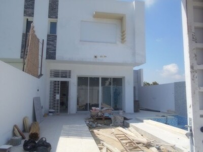 villa style duplex avec piscine à Hammamet y