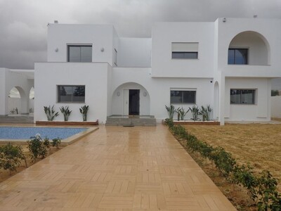 av grande villa avec piscine sur 1000m² y