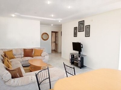 un grand appartement sur la route touristique