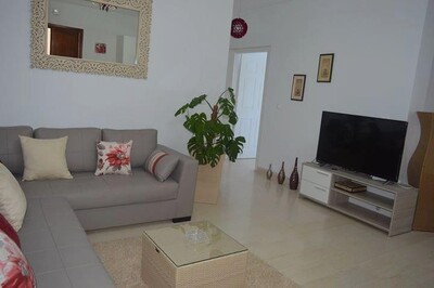 magnifique rez de chaussée meublé avec grand gout