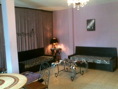 A louer grand s+1 meublé bien équipé confort.....a ariana borj louzir par jour. pour nous contacter :24983864