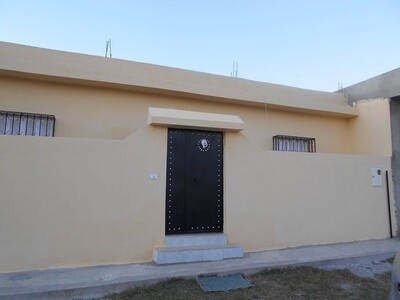 une maison avec garagg a besbessiya