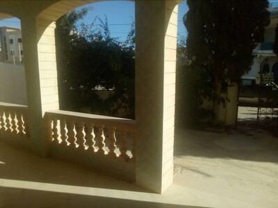 a la plage ben khiar un maison sur un terrain 600m² pour vente