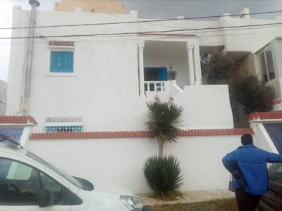 maison a 2 étages prés de yassmin hammamet sur un terrain 300m²