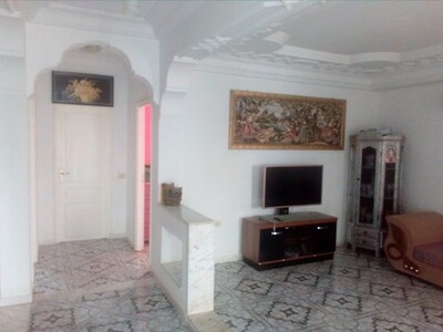 sur un terrain 200m² au centre ville baraket essahel un maison