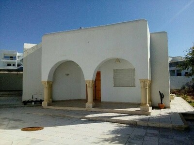 une jolie villa meublée et ayant un jardin