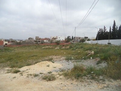 terrain de 250 avec bel emplacement proche à Hammamet Yasmin