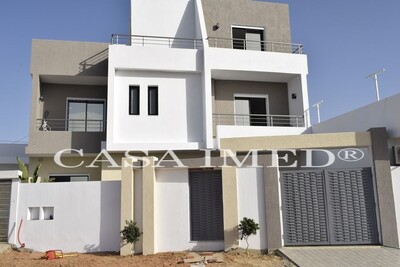 un beau triplex prés de centre culturelle Hammamet