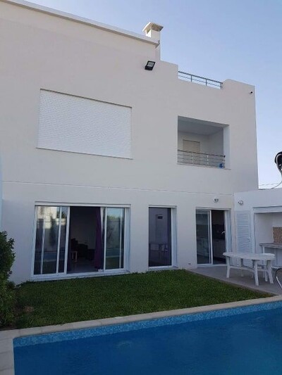 For sale a high-end villa with swimming pool in Hammamet