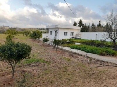 A vendre une propriété clôturée de