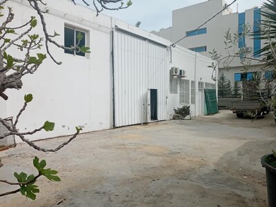 Bâtiment à la zone industrielle Kheireddine