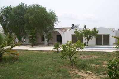 AV Magnifique villa de style traditionnel sur un terrain 2800 m² à hammamet