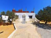 une maison spacieuse avec un grand jardin