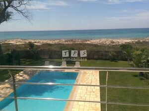 EXCEPTIONNELLE VILLA PIEDS DANS L'EAU