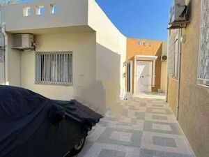 Une villa s+3 avec entrée voiture et deux autres appartement