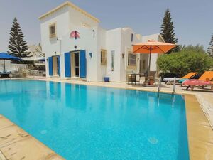 BELLE VILLA AVEC PISCINE EN ZONE TOURISTIQUE DJERBA