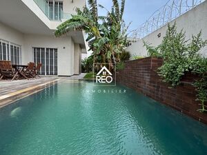 À Vendre : Luxieuse villa S+5 situé à La Soukra