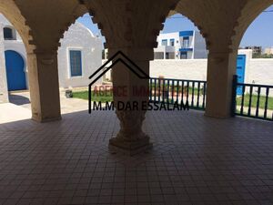 grande villa près de la plage